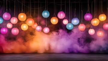 彩色灯笼悬挂在空中