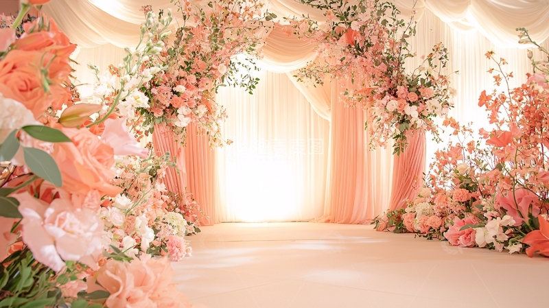 高清大图下载【趣麦麦图】粉色花朵装饰的婚礼拱门