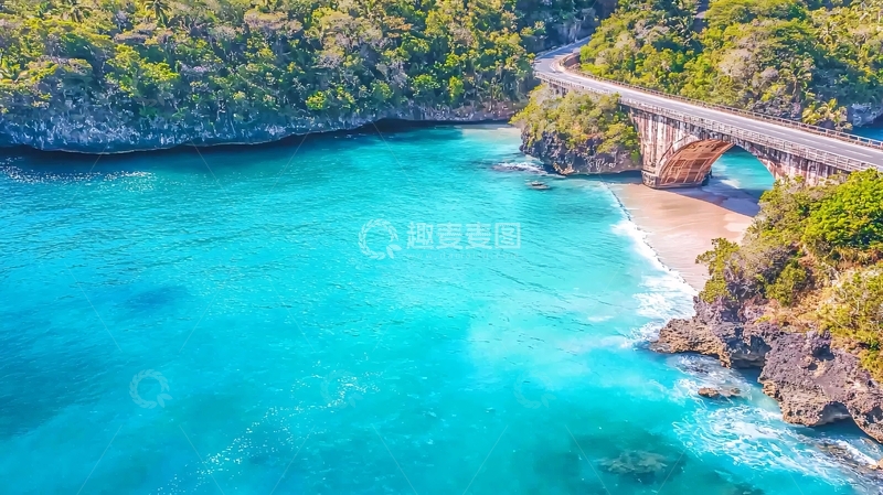 高清大图下载【趣麦麦图】碧海蓝天下的海滩桥梁
