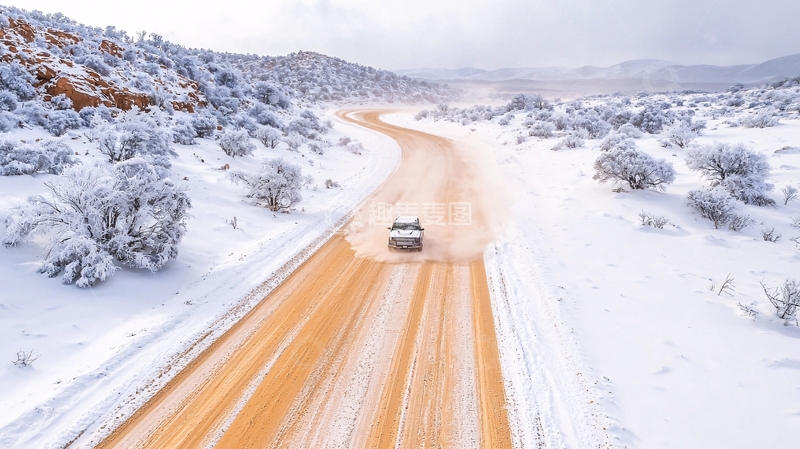 高清大图下载【趣麦麦图】雪地里的汽车公路