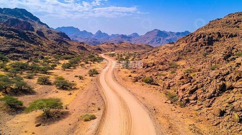 高清大图下载【趣麦麦图】蜿蜒在山谷中的沙路