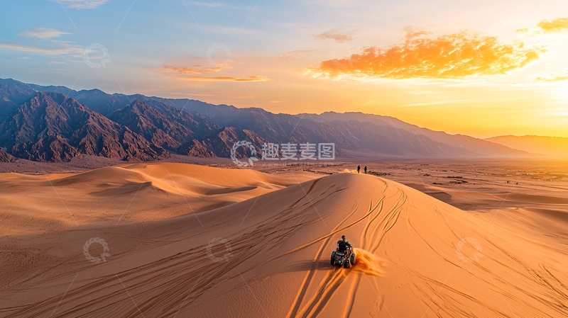 高清大图下载【趣麦麦图】金色沙漠日落山脉