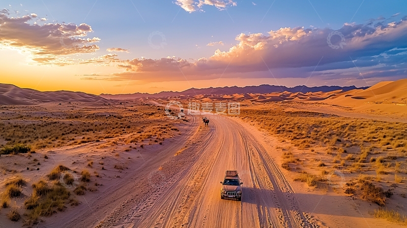 高清大图下载【趣麦麦图】沙漠公路上的车辆