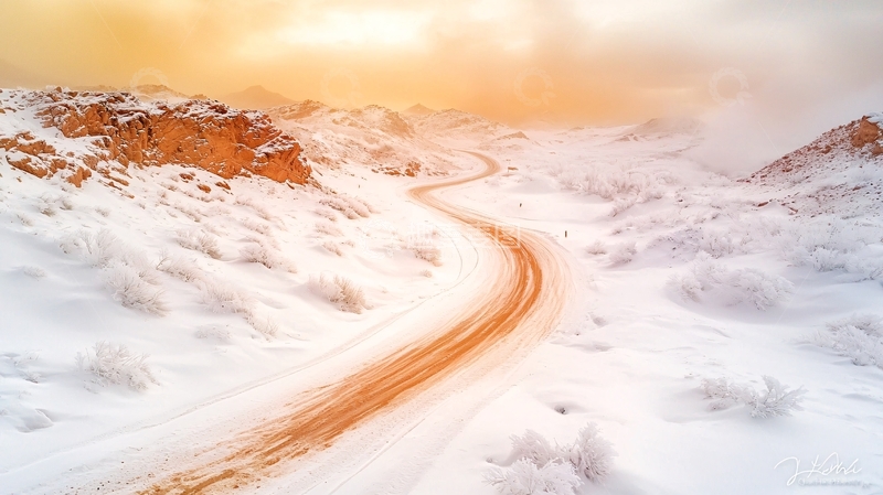 高清大图下载【趣麦麦图】雪山蜿蜒道路