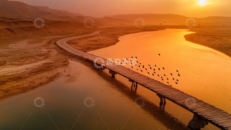 高清大图下载【趣麦麦图】金色夕阳下的河流和桥梁