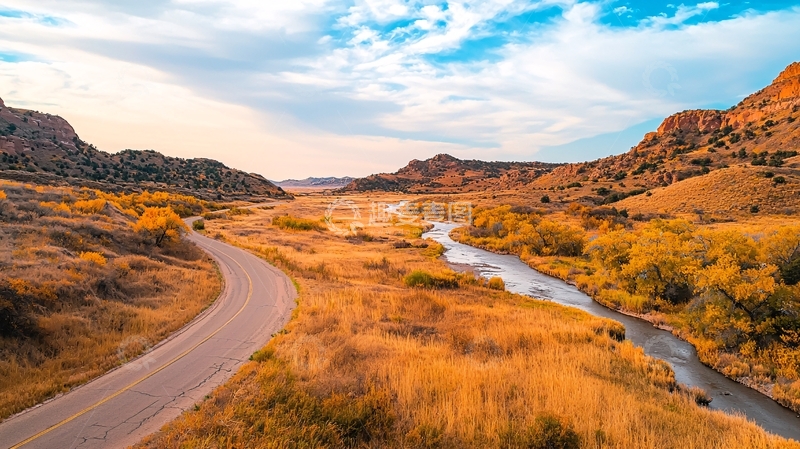 高清大图下载【趣麦麦图】秋日山谷的公路与河流