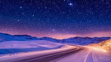 星空下的雪路