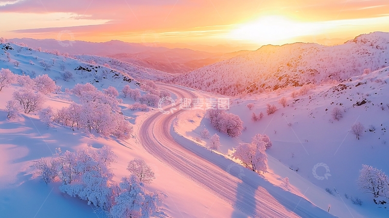 高清大图下载【趣麦麦图】冬季雪山公路日出