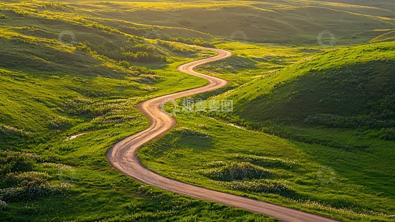 高清大图下载【趣麦麦图】蜿蜒道路穿过绿色山丘