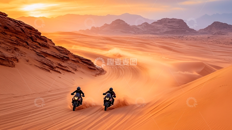高清大图下载【趣麦麦图】沙漠摩托车骑行日落