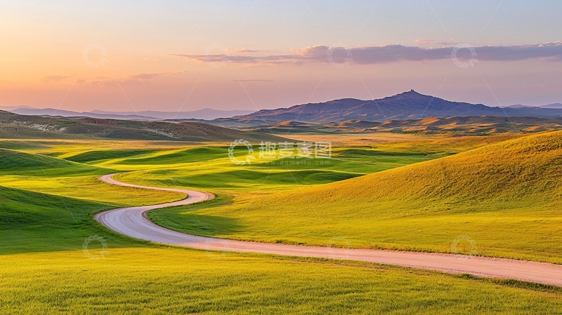 高清大图下载【趣麦麦图】蜿蜒道路通向山峦的田园风光