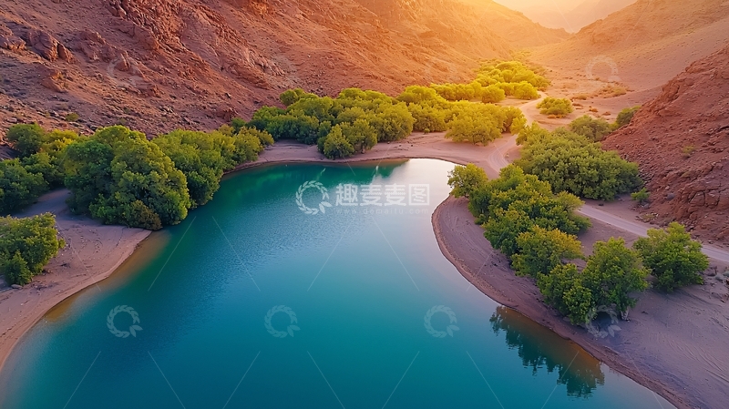 高清大图下载【趣麦麦图】峡谷中的碧绿湖泊