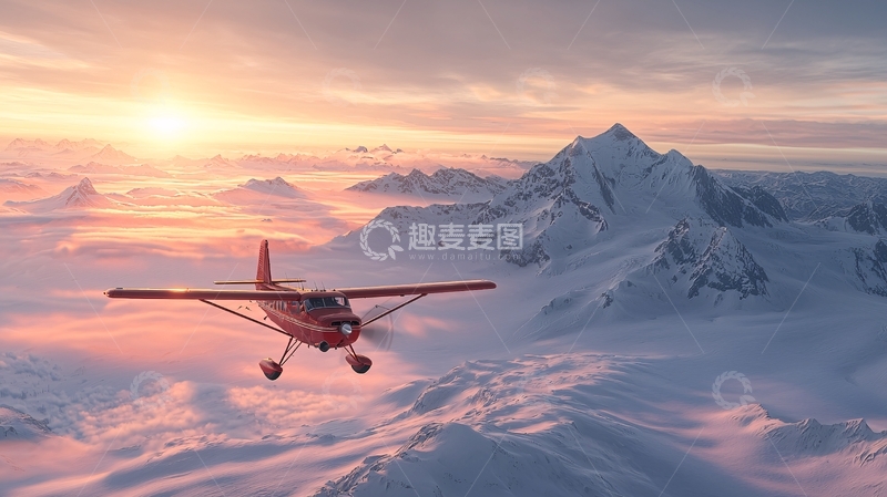 高清大图下载【趣麦麦图】小型飞机飞越雪山日落