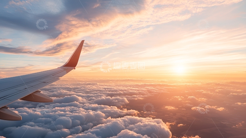 高清大图下载【趣麦麦图】飞机在云层之上飞行