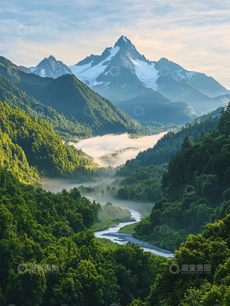 高清大图下载【趣麦麦图】壮丽的山峰与森林