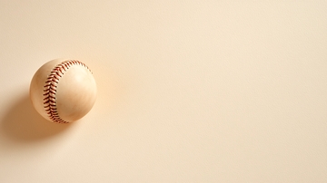 米色背景上的棒球