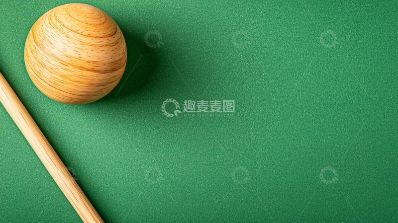 高清大图下载【趣麦麦图】球杆和球在绿色桌面上