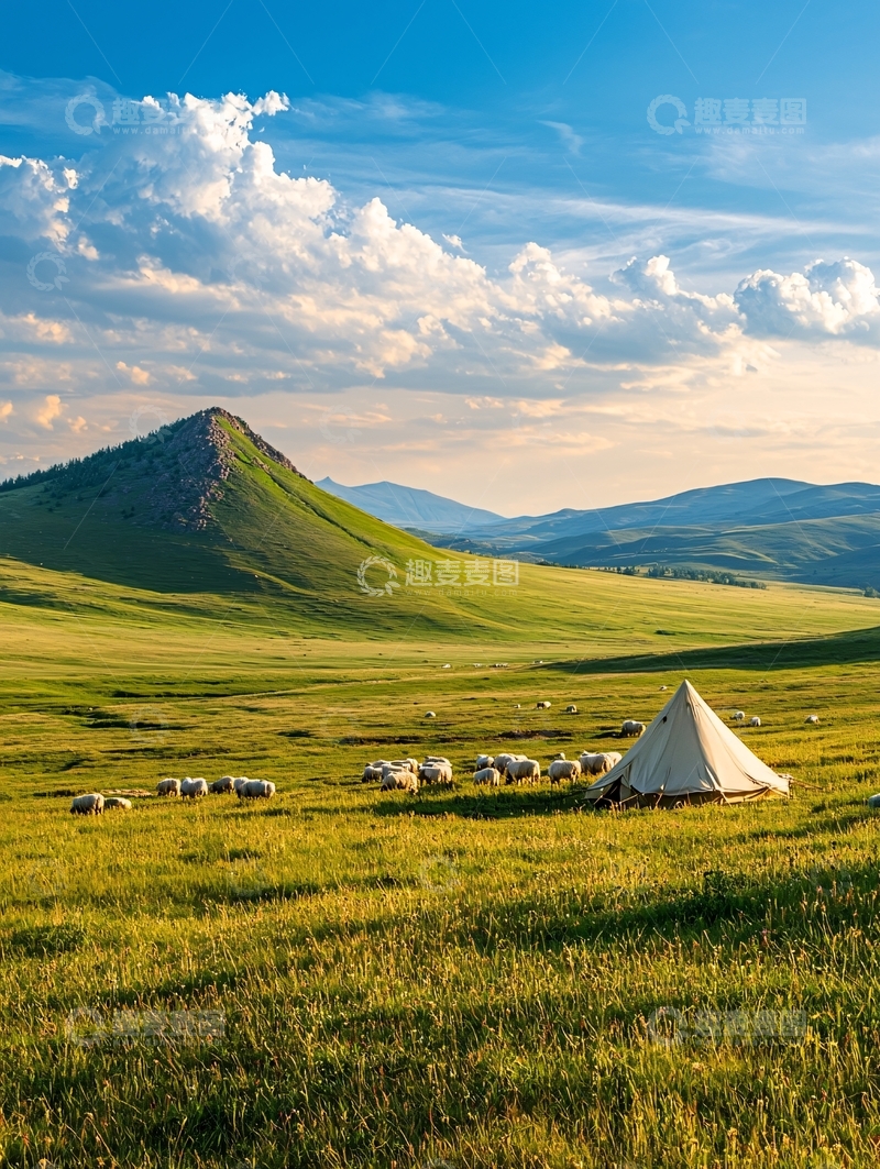 高清大图下载【趣麦麦图】绿色山丘上的帐篷和羊群