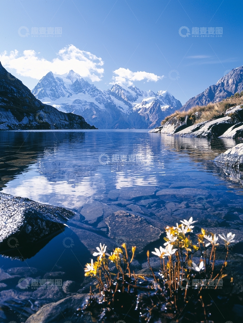高清大图下载【趣麦麦图】雪山倒影在湖中