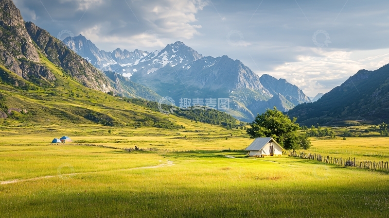 高清大图下载【趣麦麦图】翠绿草地上的小屋