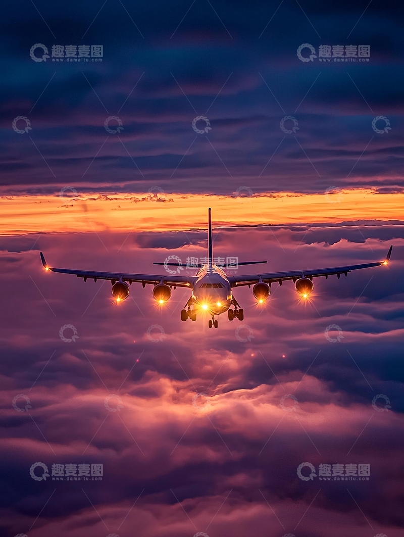 高清大图下载【趣麦麦图】飞机穿越云层日落时分