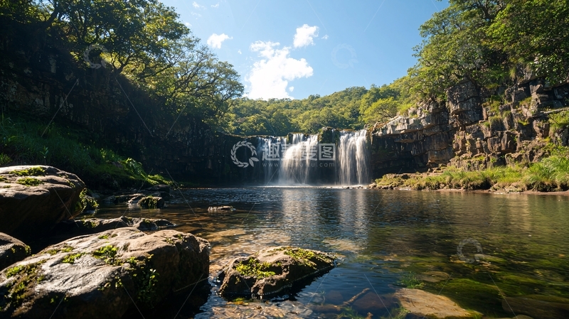 高清大图下载【趣麦麦图】壮丽瀑布倾泻而下