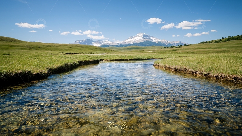 高清大图下载【趣麦麦图】草原河流远山蓝天白云