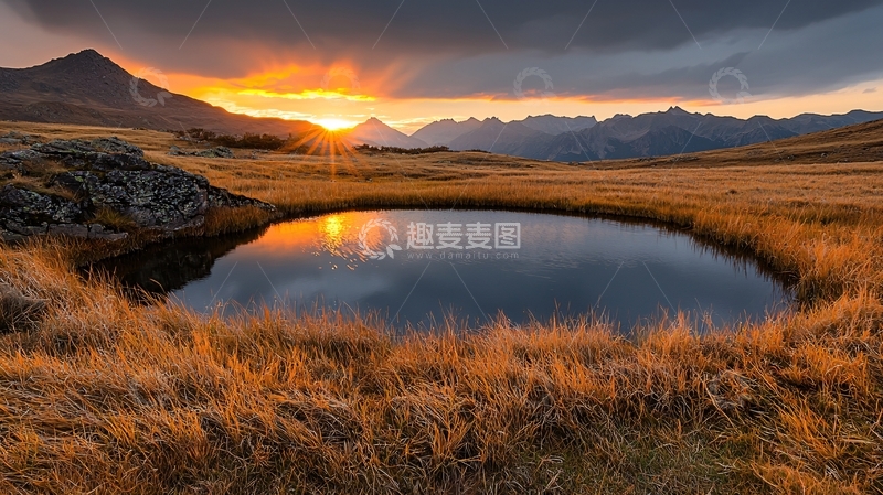 高清大图下载【趣麦麦图】秋日山间小湖夕阳美景