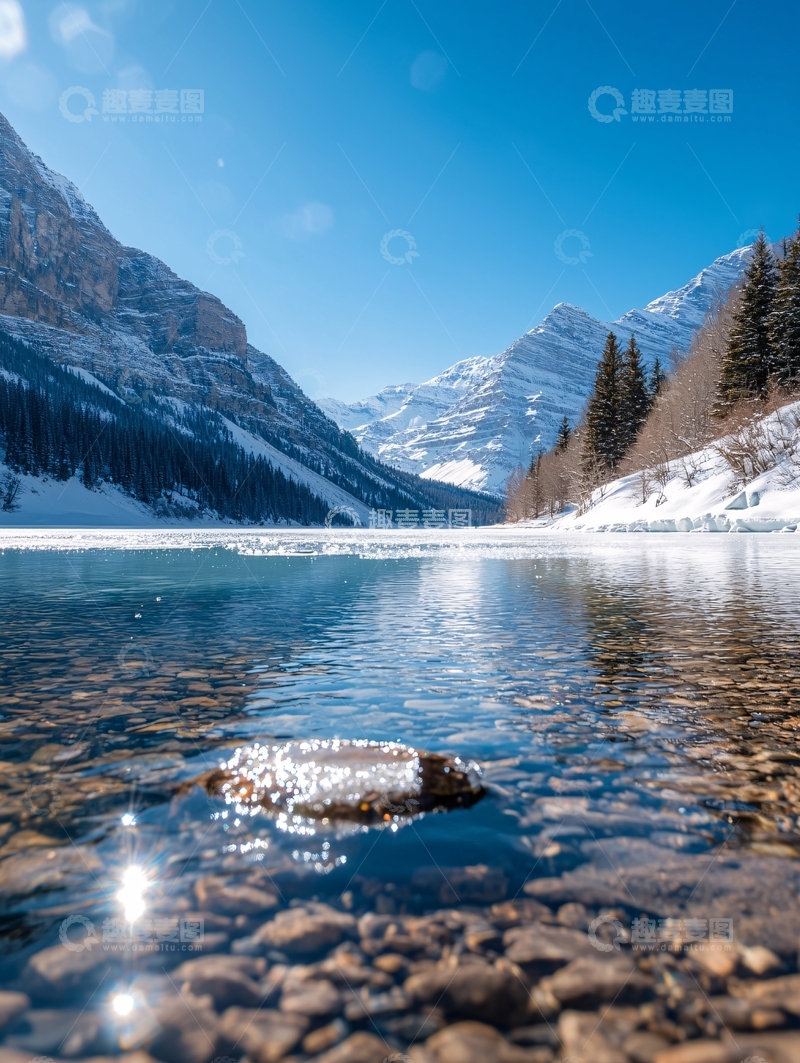高清大图下载【趣麦麦图】宁静的雪山湖泊风景