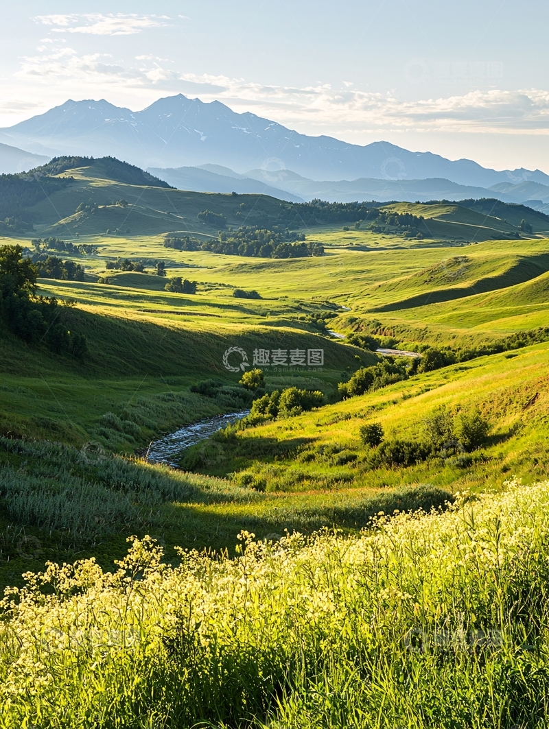 高清大图下载【趣麦麦图】翠绿山谷中的河流远山