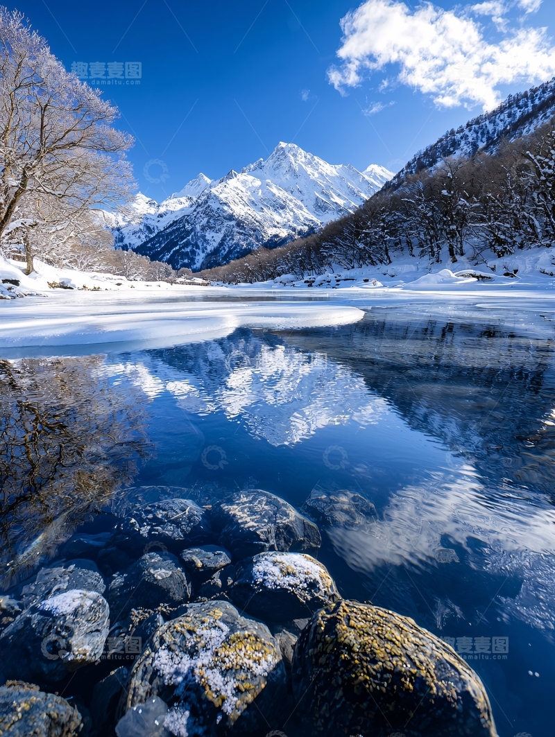 高清大图下载【趣麦麦图】冰雪覆盖的山
