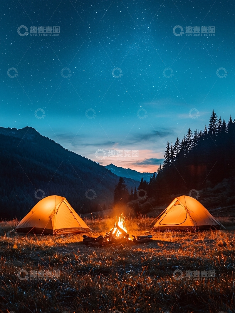 高清大图下载【趣麦麦图】夜空下营地篝火的温馨