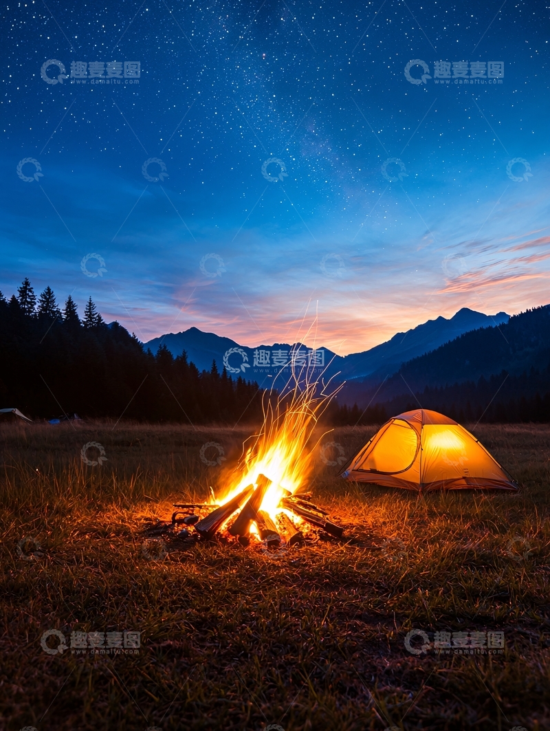 高清大图下载【趣麦麦图】夜空下的营地篝火
