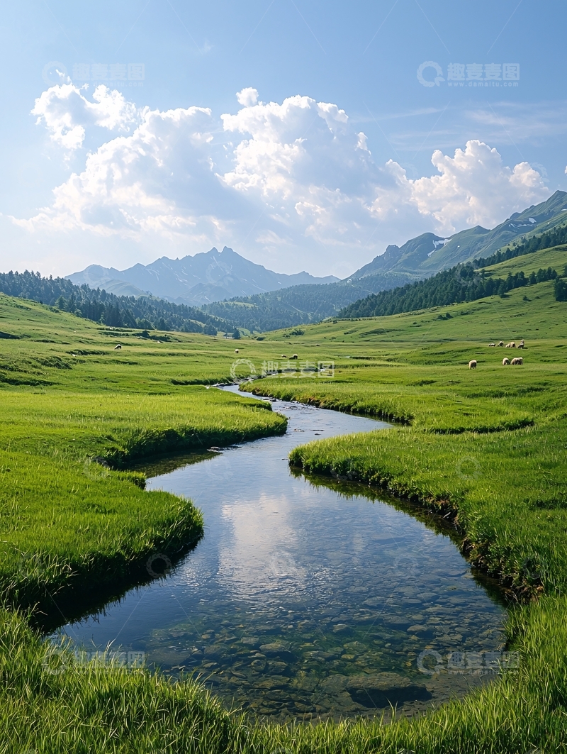 高清大图下载【趣麦麦图】河流蜿蜒穿过绿地