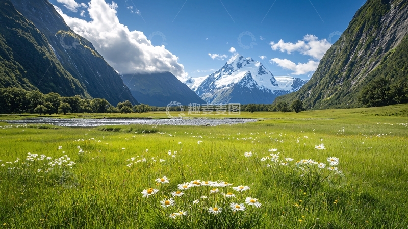 高清大图下载【趣麦麦图】壮丽山脉下的绿地