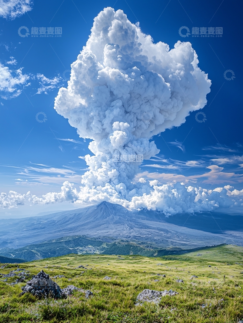 高清大图下载【趣麦麦图】火山上空的巨大云朵