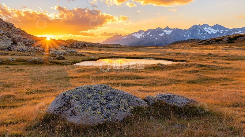 高清大图下载【趣麦麦图】日落山间草地岩石风景
