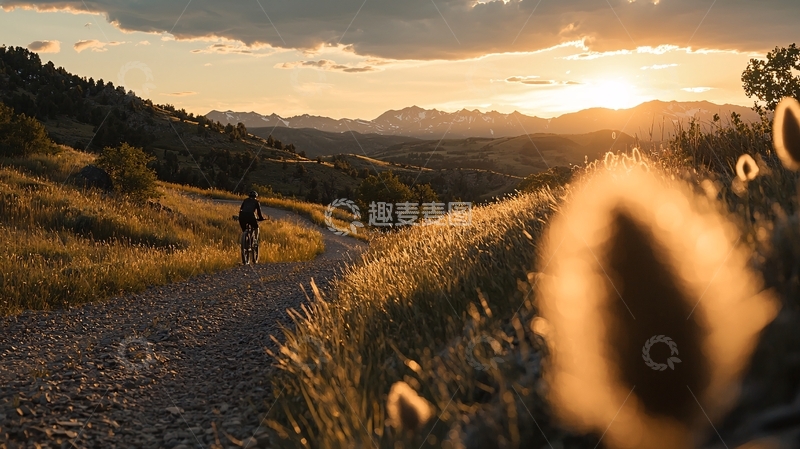 高清大图下载【趣麦麦图】日落山间骑行风景