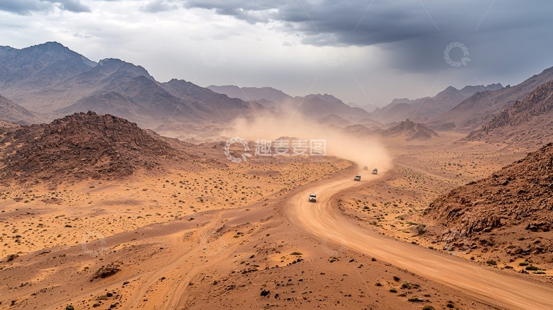 高清大图下载【趣麦麦图】沙漠山脉蜿蜒道路车辆行驶