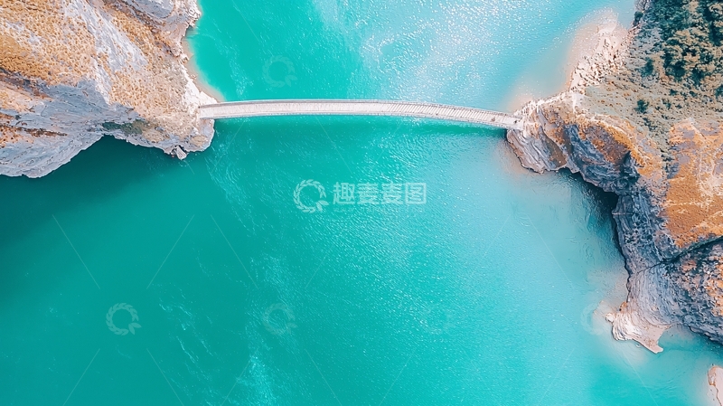高清大图下载【趣麦麦图】碧蓝湖水上的桥梁