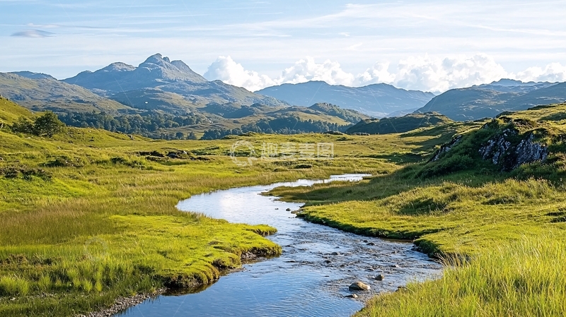高清大图下载【趣麦麦图】蜿蜒小河穿过绿色山谷