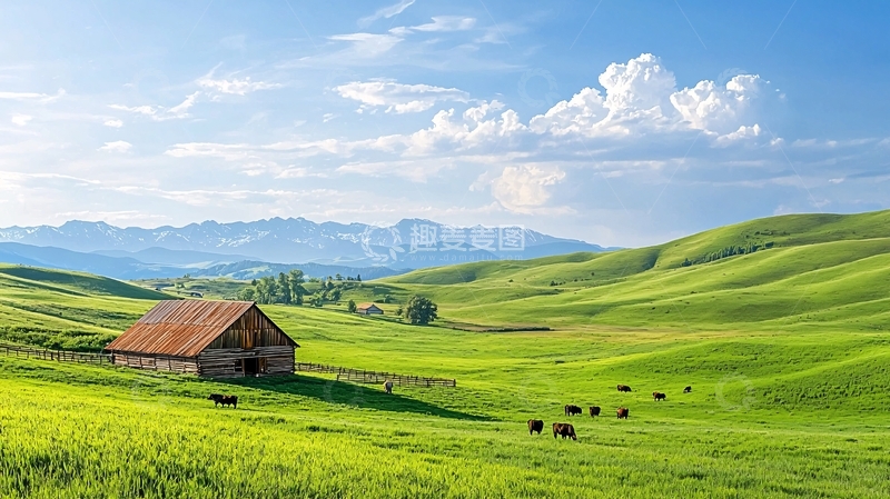 高清大图下载【趣麦麦图】绿色牧场与山峦的宁静画卷