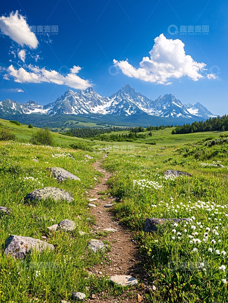 高清大图下载【趣麦麦图】雪山下的徒步小径