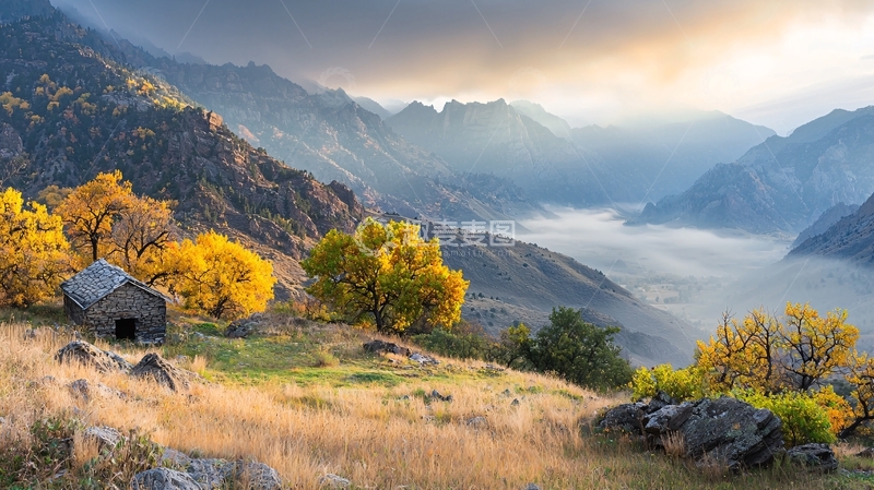 高清大图下载【趣麦麦图】秋日山谷中的小屋