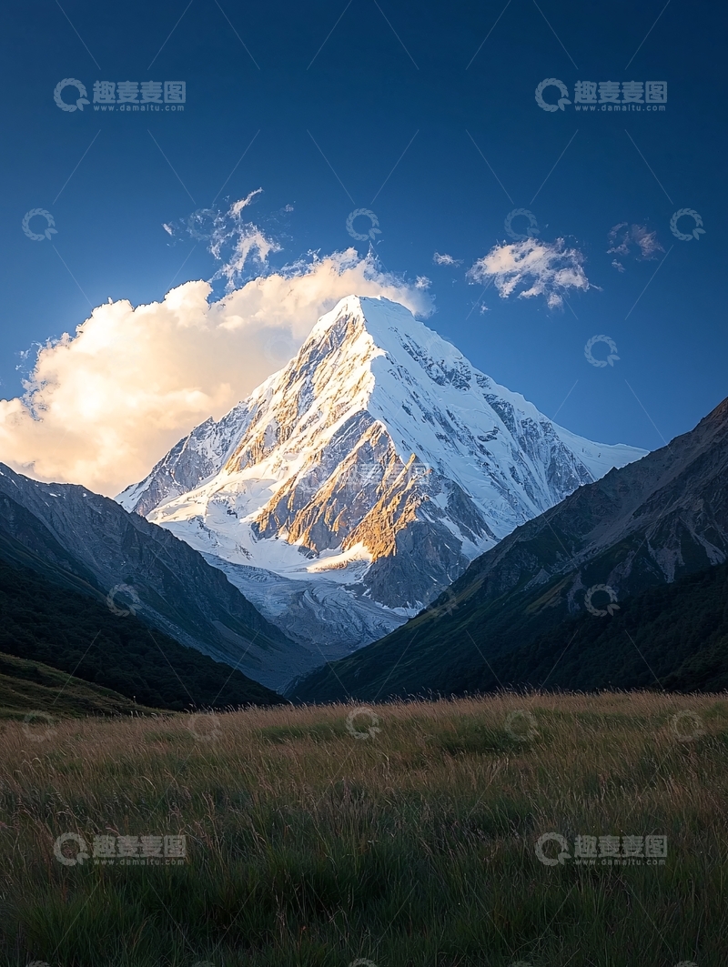 高清大图下载【趣麦麦图】雪山下的草地风景
