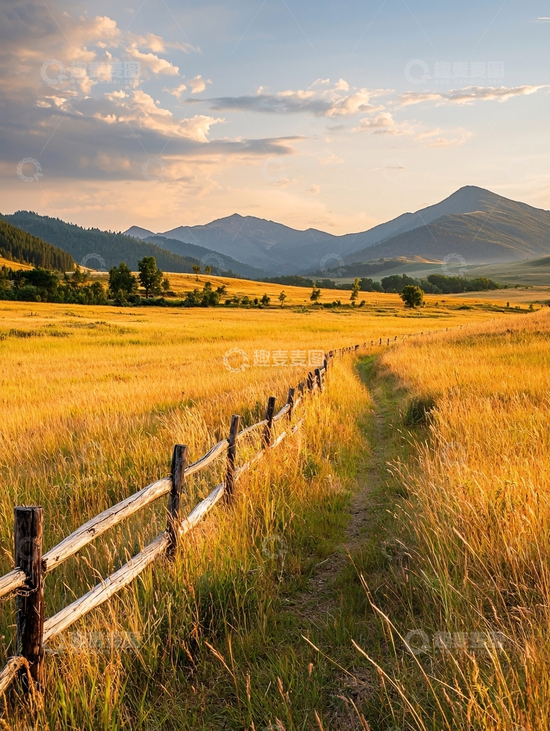 高清大图下载【趣麦麦图】夕阳下的山间小路与围栏
