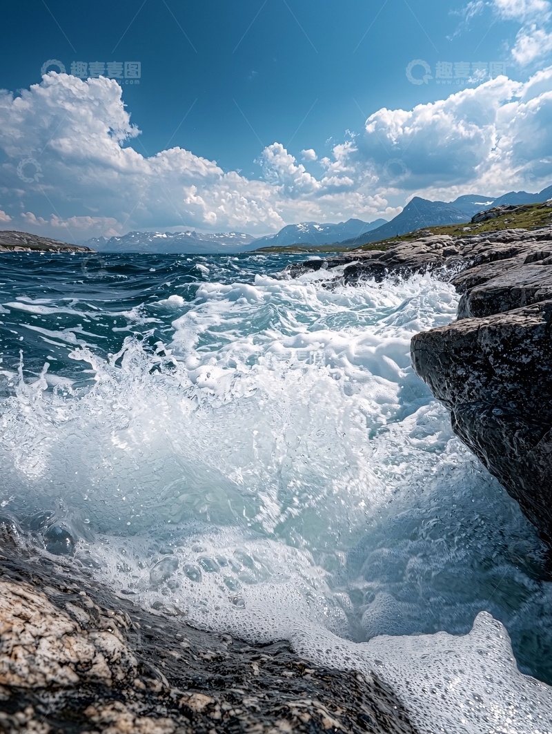 高清大图下载【趣麦麦图】海浪拍打岩石的壮观景象