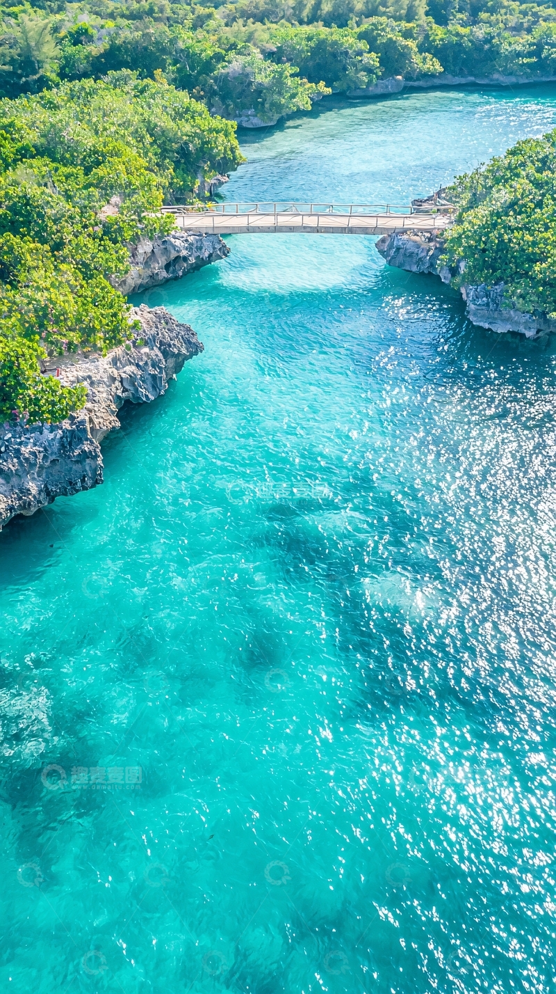 高清大图下载【趣麦麦图】碧水蓝天下的小桥美景