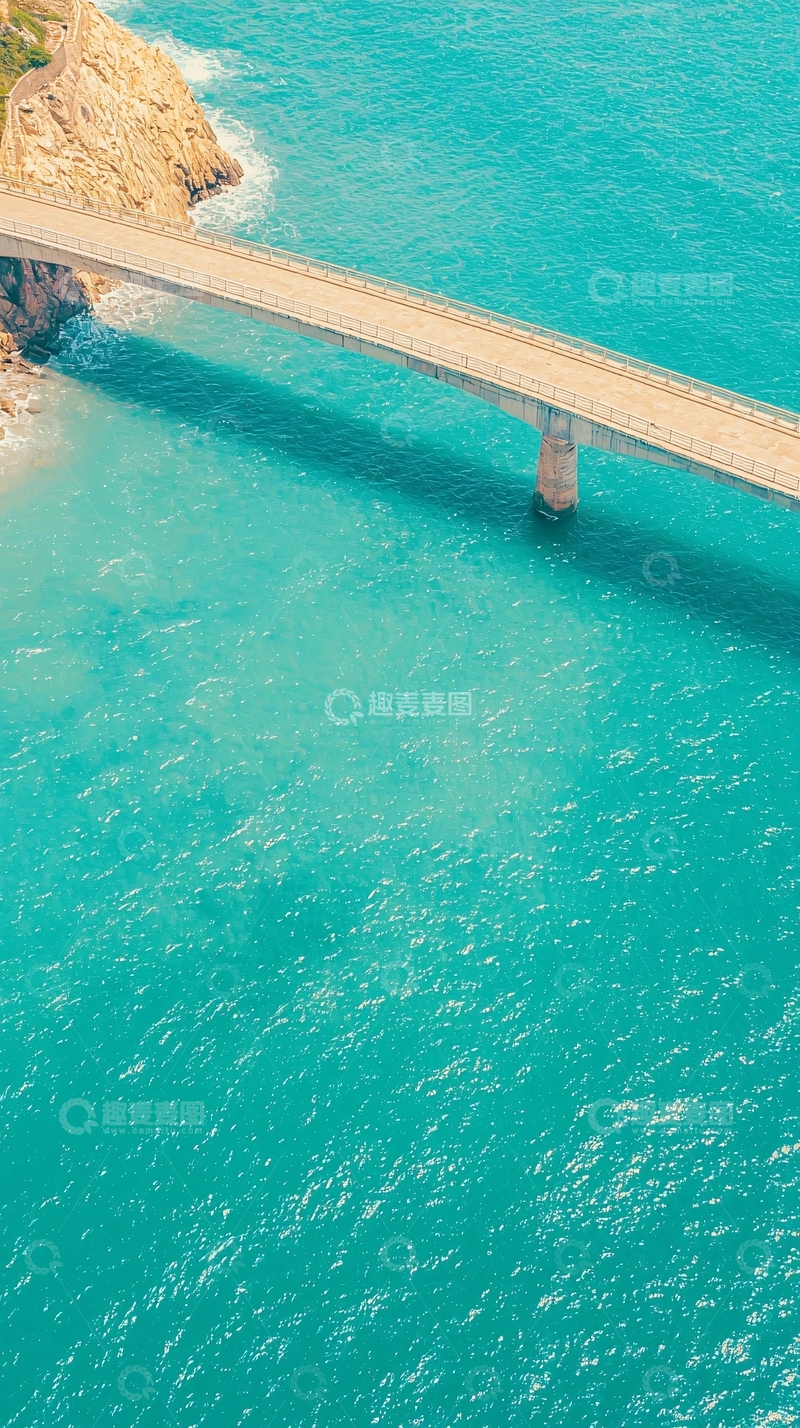 高清大图下载【趣麦麦图】蓝色海洋上的桥梁俯瞰图