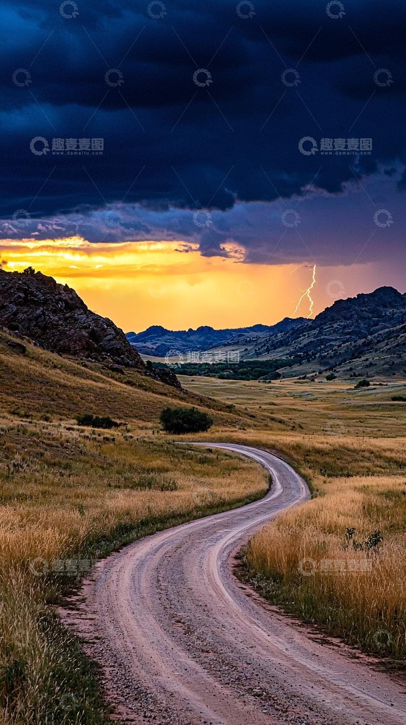 高清大图下载【趣麦麦图】黄昏闪电下的乡村小路